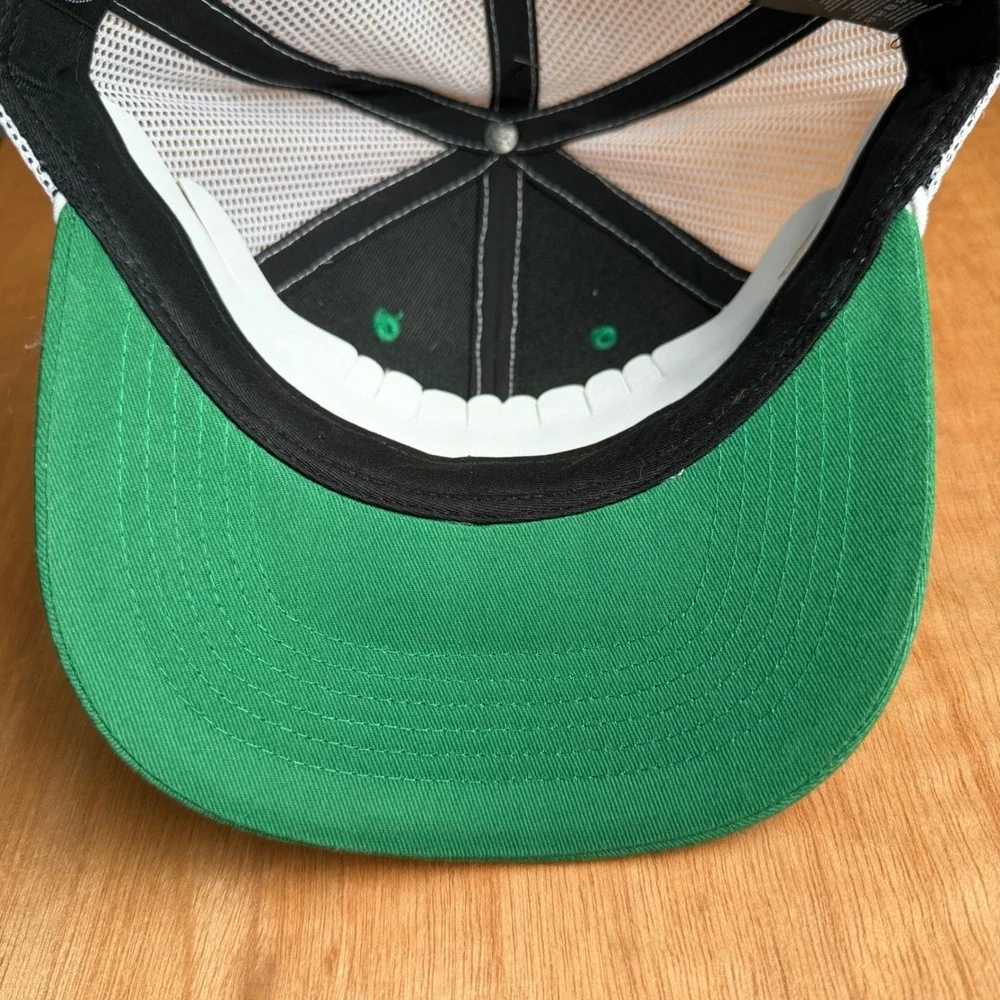 North Dakota Fighting Hawks Green Mesh Snapback Trucker Hat Cap streetwear retro